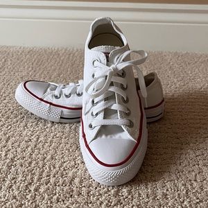 Converse Chuck Taylor All-Star Classic Low Top Women’s Size 7 / Men’s Size 5